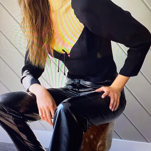 Wilfred Novella blouse in black from Aritzia - Picture 2 of 6